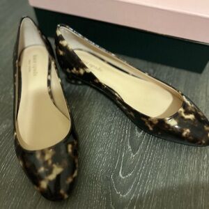 Kate Spade darling tortoise shell kitten heel shoes.